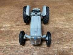 1/16 Ford 9N 1995 NFTM NIB Ertl