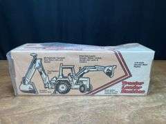 1/16 IH Backhoe NIB Ertl