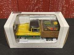 1/25 John Deere 1957 Chevy Truck Bank NIB SC
