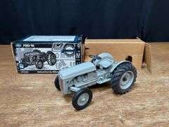 1/16 Ford 9N 1995 NFTM NIB Ertl