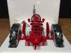 1/16 Farmall Super M Precision NIB Ertl