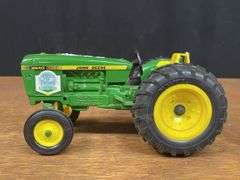 (2) 1/16 John Deere 2040 + 2640 Ertl