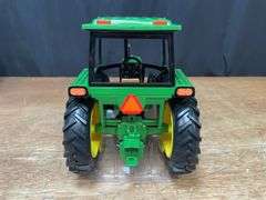 1/16 John Deere 4230 2004 Wisconsin NIB Ertl