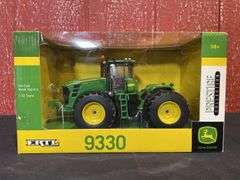 1/32 John Deere 9330 Prestige NIB Ertl