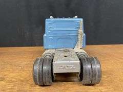 IH Semis + Trucks Lot Ertl