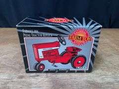 1/8 Farmall 806 Pedal Tractor 1998 NFTM NIB Ertl