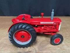 1/16 IH 650 1995 Wisconsin NIB Ertl
