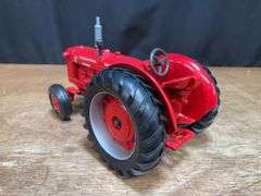 1/16 IH I-D9 1993 Farm Show NIB Ertl