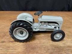 1/16 Ford 9N 1995 NFTM NIB Ertl