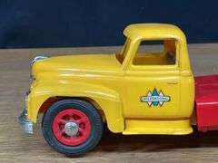 (2) IH Pickup + Semi Tractor Product Miniature