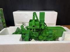1/16 John Deere 45 Combine Prestige NIB Ertl