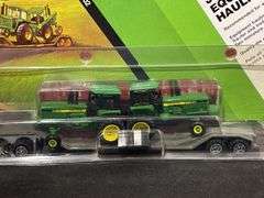 1/64 John Deere Semi w/Tractors NIB Ertl