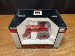 1/16 Farmall 350 w/Cultivator NIB SC