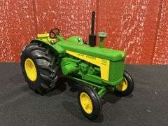 1/16 John Deere 830 2004 2 Cylinder Special Award NIB Ertl