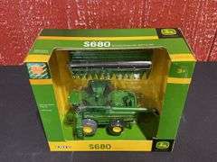 1/64 John Deere S680 Combine NIB Ertl