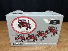 1/16 IH 1568 NIB Ertl