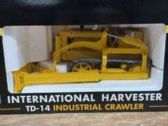 1/16 IH TD-14 Crawler NIB SC