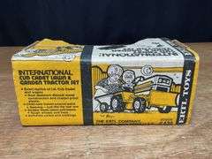 1/16 IH Cub Cadet 1650 L&G Set NIB Ertl