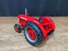 1/16 IH 650 1995 Wisconsin NIB Ertl
