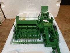 1/16 John Deere 214-T Baler Precision NIB Ertl