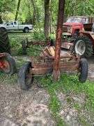 Wagon Running Gear With Hydraulic Lift Cylinder