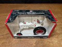 1/16 Farmall C Demonstrator NIB Ertl