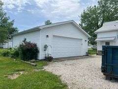 826 W England Taylorville, IL