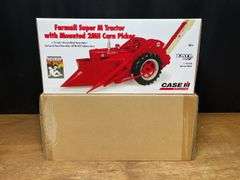 1/16 Farmall Super M w/Picker 2007 NFTM NIB Ertl