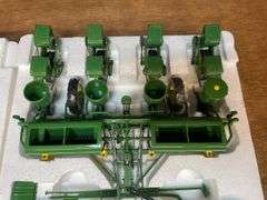 1/16 John Deere 494-A Planter Precision NIB Ertl