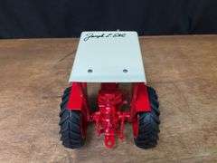 1/16 Farmall 806 2006 Red Power Round Up NIB SM