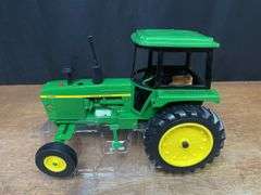 1/16 John Deere 4230 2004 Wisconsin NIB Ertl