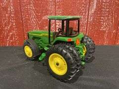 1/16 John Deere 8310 1999 Farm Show NIB Ertl