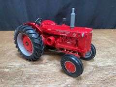 1/16 IH I-D9 1993 Farm Show NIB Ertl