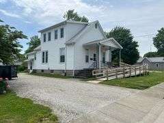 826 W England Taylorville, IL