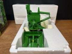 1/16 John Deere 45 Combine Prestige NIB Ertl