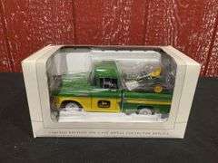 1/25 John Deere 1957 Chevy Truck NIB SC