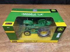 1/16 John Deere LA w/Blade NIB SC
