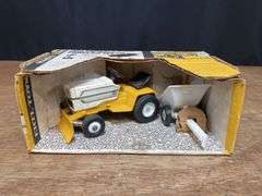 1/16 IH Cub Cadet 1650 L&G Set NIB Ertl