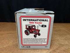 1/16 IH 1568 NIB Ertl