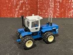 (2) 1/64 Kinze 640 Big Blue + 1305 Grain Cart SC