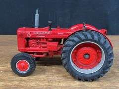 (2) 1/16 Farmall 350 + IH I-D9 Ertl