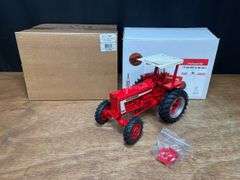 1/16 Farmall 806 2006 Red Power Round Up NIB SM