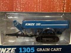 1/64 Kinze 1305 Grain Cart NIB SC