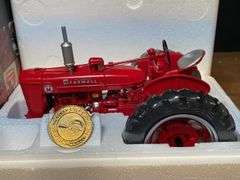 1/16 Farmall Super M Precision NIB Ertl