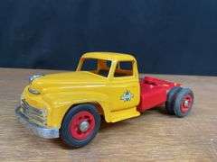 (2) IH Pickup + Semi Tractor Product Miniature