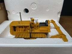 1/16 Caterpillar D2 w/Ripper NIB SC