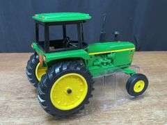1/16 John Deere 4230 2004 Wisconsin NIB Ertl