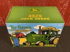 1/16 John Deere 4520 2001 NFTS NIB Ertl