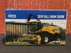 1/64 New Holland FR920 Forage Harvester Gold 2018 Farm Show NIB Ertl