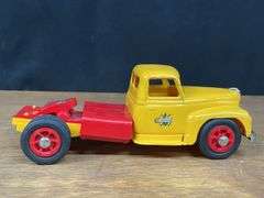 (2) IH Pickup + Semi Tractor Product Miniature